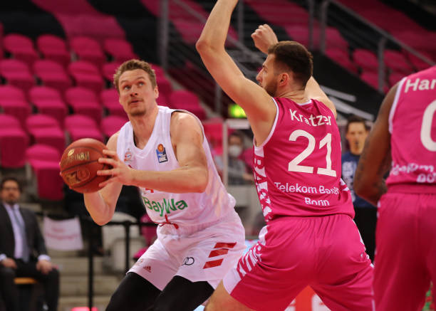 尤其在门前 尤其在门前